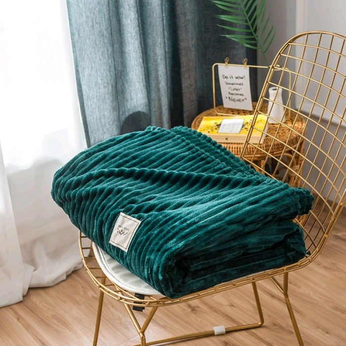 Big Size Flannel Velvet Plush Throw Blanket Sofa Silky And Comfortable Blanket - Dark Green - Image 1