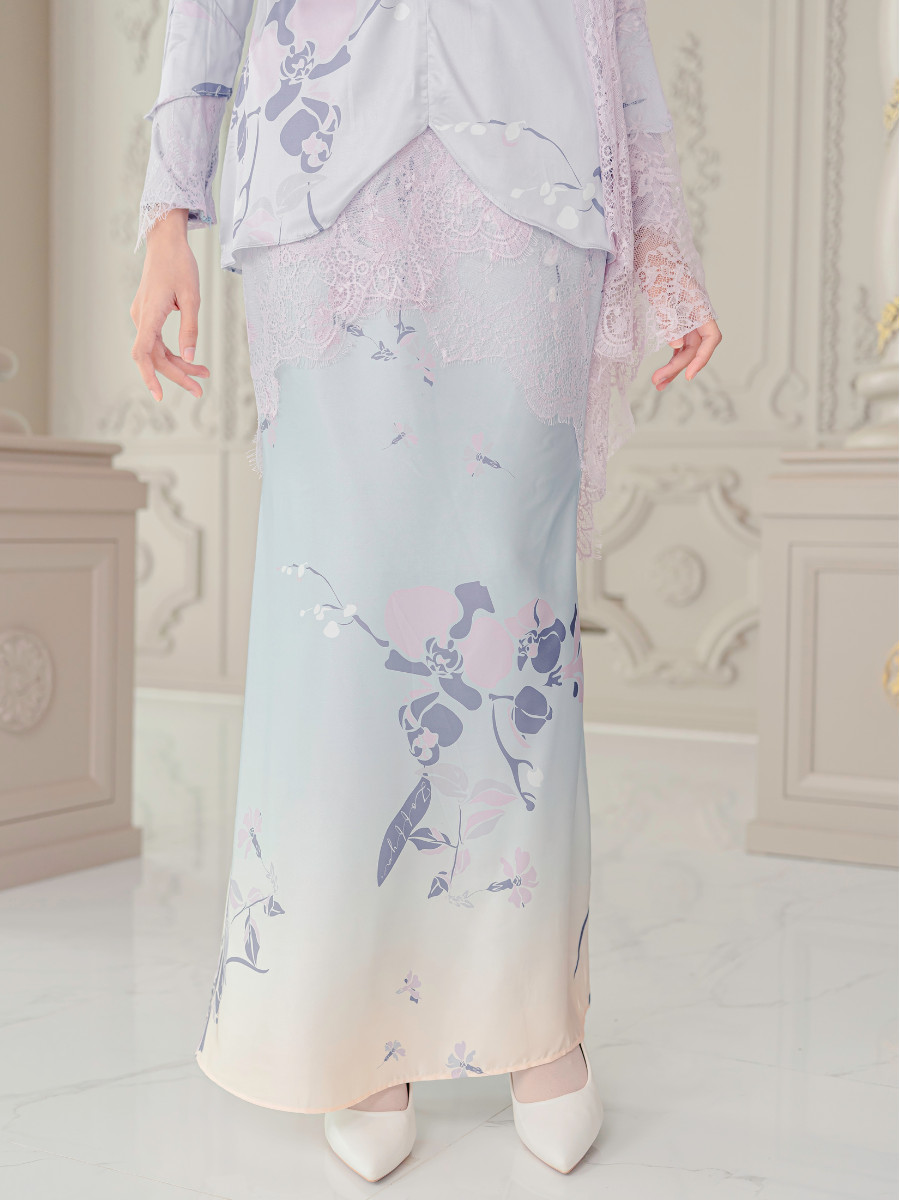 Cannalily Curvy Printed Lacey Baju Kurung - Greyish Blue - Image 3